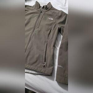 The Northface TNF Apex Brown Jacket with Zippered Pockets